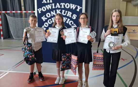 Per aspera ad astra! Laureaci XII Powiatowego Konkursu Ortograficznego w Błoniu