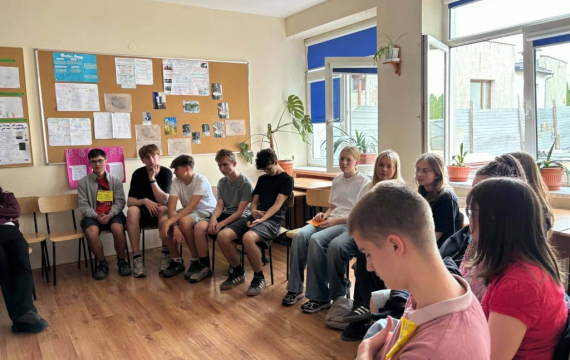 Spotkanie, które rozjaśnia umysły. Absolwenci z wizytą u ósmoklasistów